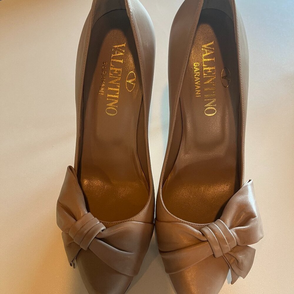Valentino Bow Nude Pumps size 37